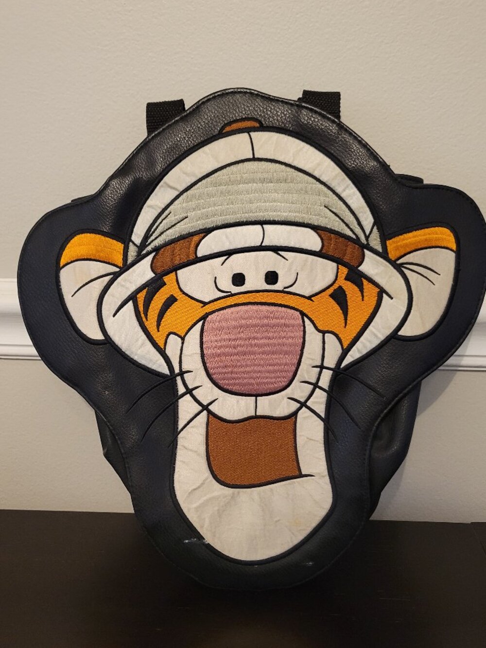 RARE: Vintage Disney Animal Kingdom Tigger shoulder bag